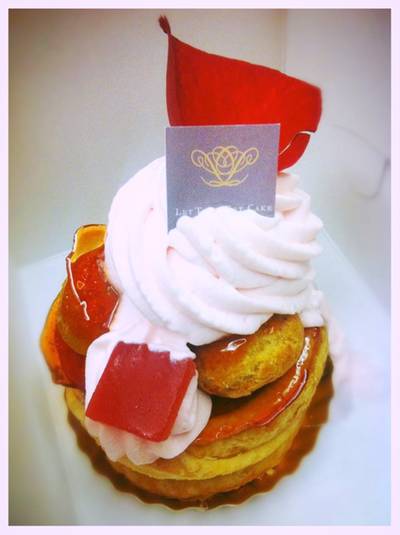 Rose Rasberry St.honore::175THB ที่ ร้านอาหาร Let Them Eat Cake