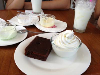 Brownie Ice ที่ ร้านอาหาร Smile Milk Smile For Miles Brownie Ice ที่ ร้านอาหาร Smile Milk Smile For Miles