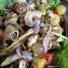 ยำหอยหวานและไข่ปลาริวกิว ที่ ร้านอาหาร แสงไทย ซีฟู้ด