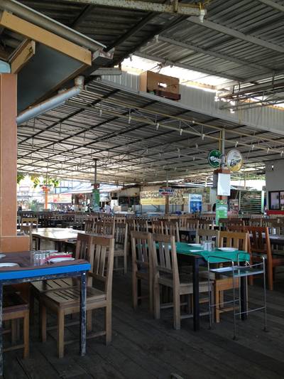 ร้านกว้างขวางมาก ที่ ร้านอาหาร แสงไทย ซีฟู้ด
