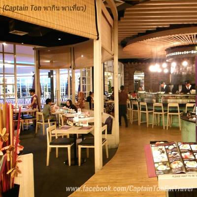 หน้าร้านของสาขานี้ ด้านในคนเยอะใช้ได้เลย ที่ ร้านอาหาร FUMi Japanese Cuisine Promenade