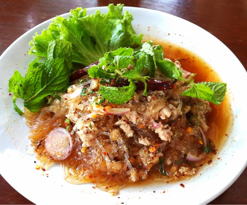 ลาบวุ้นเส้นหมู แซ่บอยู่ ที่ ร้านอาหาร ครัวแม่ศรีเรือน
