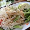 ส้มตำไทยยอดมะพร้าวอ่อน รสชาติแปลกๆอ่ะ