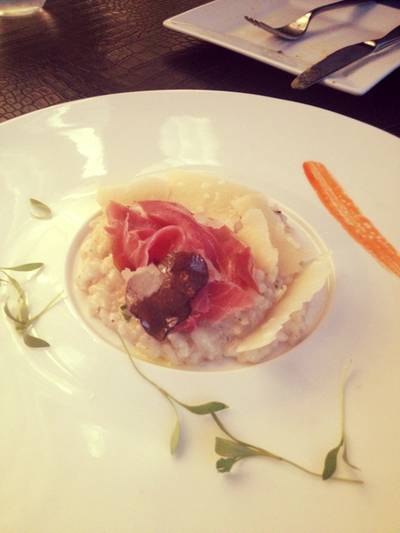 ร้านอาหาร The Bar & The Restaurant