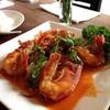 กุ้งแม่น้ำผัดซอสมะขาม.. ที่ ร้านอาหาร ครัวดอกไม้ขาว