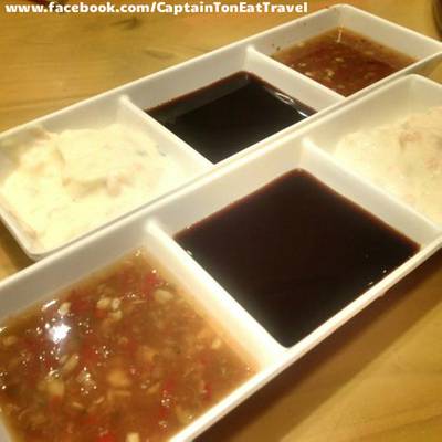 น้ำจิ้มและเครื่องปรุงต่างๆ ที่ ร้านอาหาร Miyabi Central แจ้งวัฒนะ