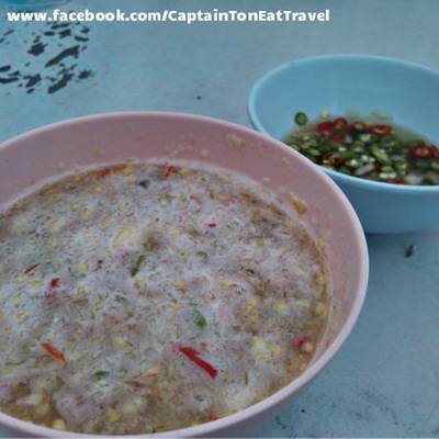 น้ำจิ้มซีฟู้ดแซ่บๆกับพริกน้ำปลามารอ ที่ ร้านอาหาร สังเวียน ซีฟู๊ด