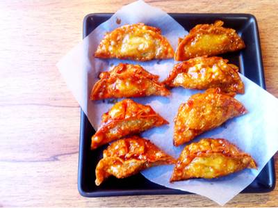 hot sauce gyoza ที่ ร้านอาหาร BonChon Chicken ทองหล่อ 13 hot sauce gyoza ที่ ร้านอาหาร BonChon Chicken ทองหล่อ 13