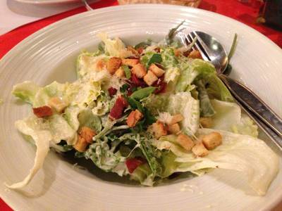 ซีซ่าร์ สลัด ที่ ร้านอาหาร Big Mama Pizzeria ซีซ่าร์ สลัด ที่ ร้านอาหาร Big Mama Pizzeria