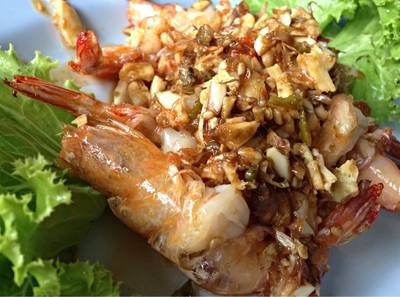 กุ้งพริกเกลือ ที่ ร้านอาหาร ไอยราซีฟู้ด (เกาะช้าง)