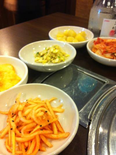 เครื่องเคียงที่เสริฟ ที่ ร้านอาหาร Myeong Ga (เมียงคา)