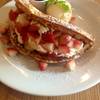 Strawberry Waffle🍓🍓🍓 ของหวานยอดฮิตของที่นี่ ที่ ร้านอาหาร Roast Coffee & Eatery