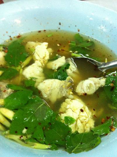 ต้มยำรวมเนื้อปลา 120 ที่ ร้านอาหาร เส่ย