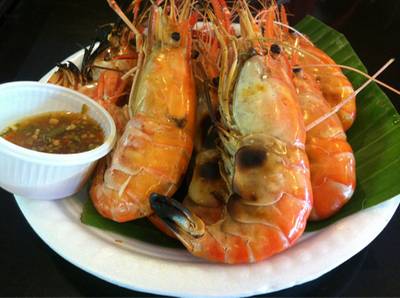 กุ้ง 200 บาท ที่ ร้านอาหาร ชานชาลา อัมพวา
