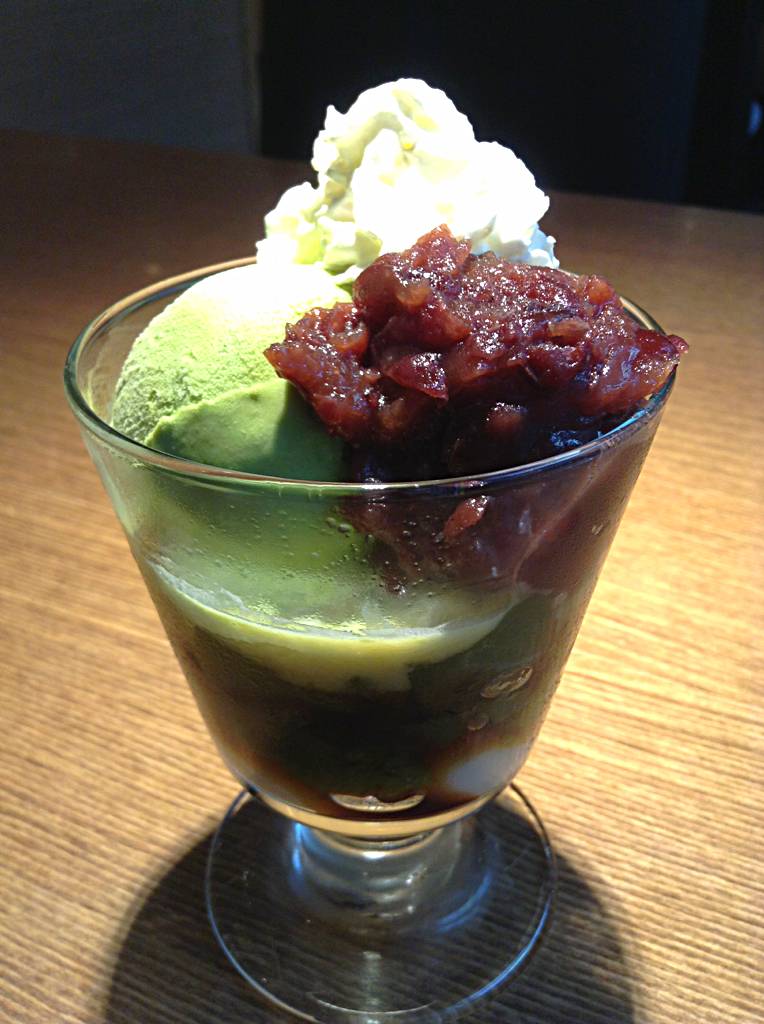 ที่ก้นถ้วยมีเยลลี่ชาเขียวกับแป้งโมจิหนึบหนับ ที่ ร้านอาหาร Ootoya The Mall บางแค