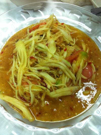 ส้มตำคร้าบ ที่ ร้านอาหาร แซ่บวัน ตำซั่ว