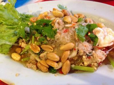 ยำวุ้นเส้น ที่ ร้านอาหาร เปียอู๋โภชนา