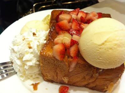 Strawberry Cream Toast  ที่ ร้านอาหาร After You Dessert Cafe Siam Paragon