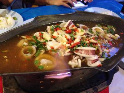 ปลาหมึกไข่นึ่งมะนาว ที่ ร้านอาหาร เปียอู๋โภชนา