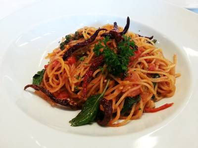 Spaghetti Thai Anchovy 200 บาท ที่ ร้านอาหาร Another Hound Café 