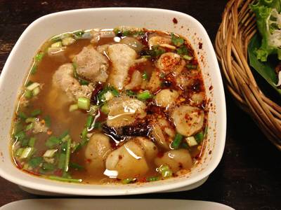 แซ่บเว่อ ซดแทบหมด555 ที่ ร้านอาหาร ส้มตำนัว สยามสแควร์ซอย 5