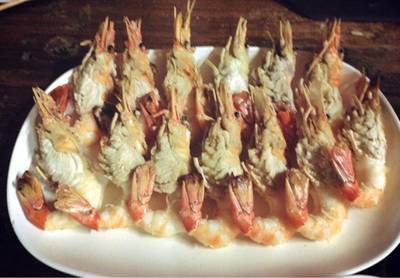 เรียงมาสวยงาม จานแรกคนเยอะไม่กล้าถ่าย555 ที่ ร้านอาหาร บ่อตกกุ้ง รัชดา ซอย 8 ฝั่งธน