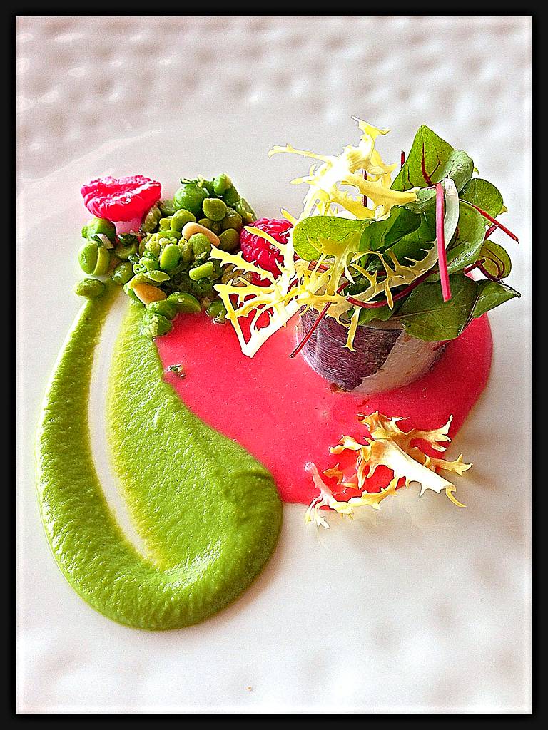 Mackerel confit, garden peas and raspberries, ginger flavours ที่ ร้านอาหาร Le Normandie