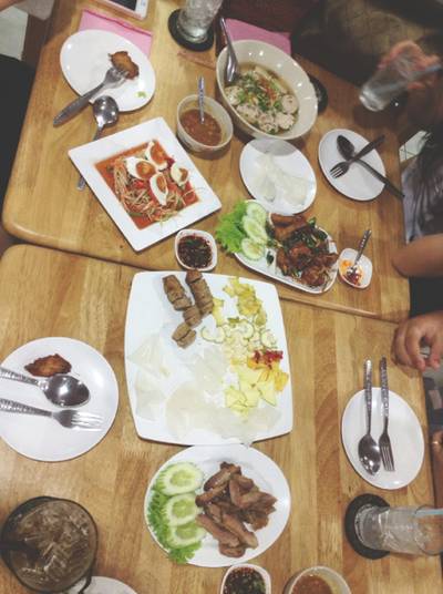 ไก่ทอดสมุนไพร กรอบอร่อย ที่ ร้านอาหาร มุก เวียดนาม ลาดพร้าว-วังหิน 38
