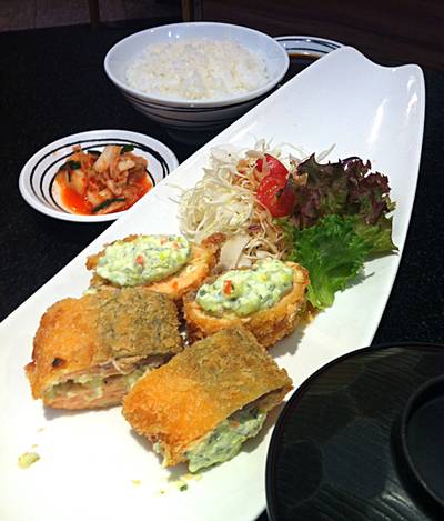 ชุดแซลมอนสอดไส้มายองเนส ที่ ร้านอาหาร ฟูจิ เซ็นทรัลพระราม 2 ชุดแซลมอนสอดไส้มายองเนส ที่ ร้านอาหาร ฟูจิ เซ็นทรัลพระราม 2
