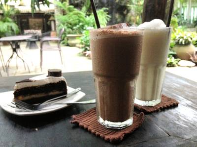 BANANA CUSTARD ^^ ที่ ร้านอาหาร บ้านก้ามปู ทรอปิคอล คาเฟ่