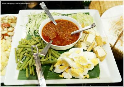 ร้านอาหาร Flavors @ Renaissance Ploenchit Hotel