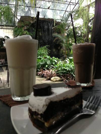 ร้านอาหาร บ้านก้ามปู ทรอปิคอล คาเฟ่