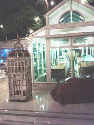 ร้านอาหาร The Glass House