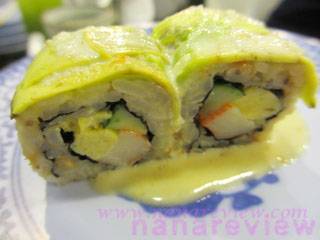 ข้าวปั้นหน้าอะโวคะโด้ ที่ ร้านอาหาร Kozo Sushi ธนิยะพลาซ่า