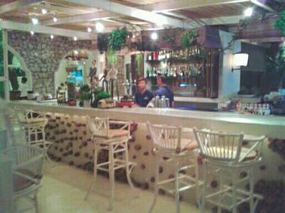 ร้านอาหาร The Glass House