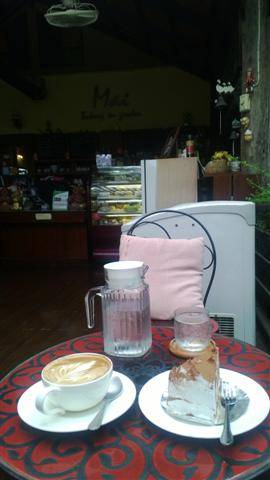 ร้านอาหาร Mai bakery in garden