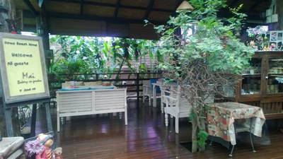 ร้านอาหาร Mai bakery in garden
