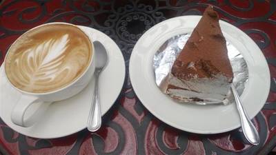 ร้านอาหาร Mai bakery in garden