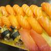 สั่งเป็นข้าวปั้นหน้าปลาดิบรวมก็ได้ค่ะ  ที่ ร้านอาหาร Kozo Sushi ธนิยะพลาซ่า