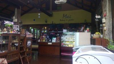 ร้านอาหาร Mai bakery in garden