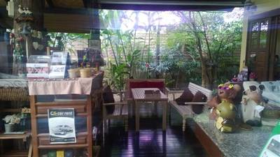 ร้านอาหาร Mai bakery in garden