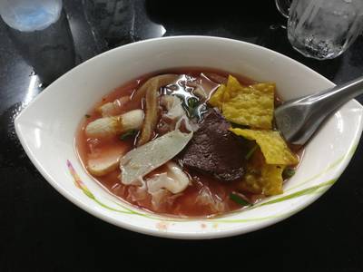 เกาเหลาเย็นตาโฟ ที่ ร้านอาหาร ก๋วยเตี๋ยว โกเนี้ยว