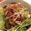 สลัดไก่ย่าง ที่ ร้านอาหาร Big Mama Pizzeria