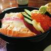 ข้าวหน้าปลาดิบรวม ที่ ร้านอาหาร The Grill Tokyo