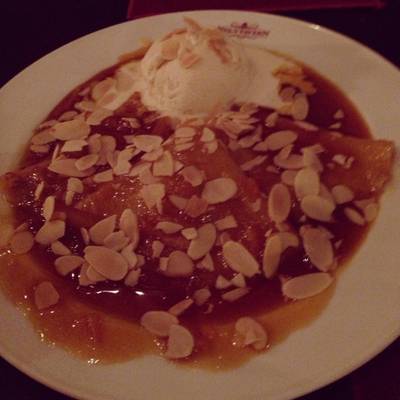ร้านอาหาร Neil's Tavern Restaurant (Steak House) ร่วมฤดี