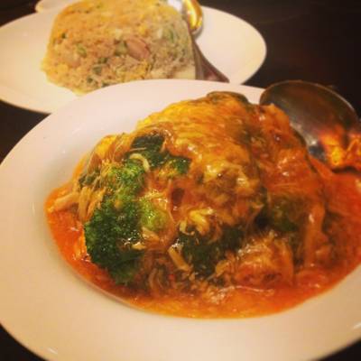 บร็อคโคลี่ผัดมันปู กับข่าวผัดหอม ๆ ที่ ร้านอาหาร Crystal Jade Golden Palace Siam Paragon