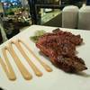 เนื้อแกะย่าง และ ซอสมินต์ ที่ ร้านอาหาร The Square Novotel Bangkok Siam Square