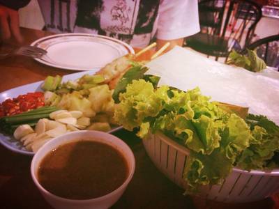 อร้อยย อร่อยเหาะ ที่ ร้านอาหาร กอล์ฟเฟอร์เฮ้าส์