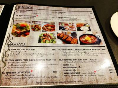 salad and main dishes ที่ ร้านอาหาร BonChon Chicken Central World
