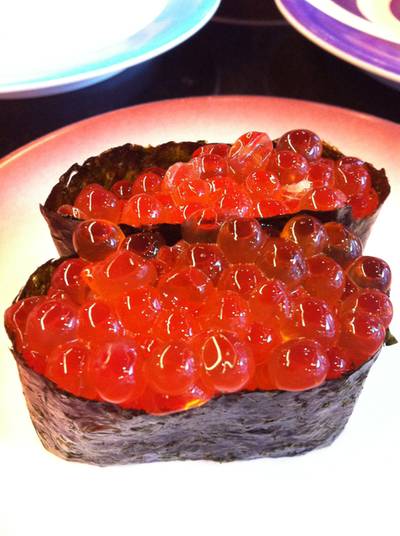 ข้าวปั้นหน้าไข่ปลาแซบม่อน ที่ ร้านอาหาร Heiroku Sushi เซ็นทรัล พระราม 9